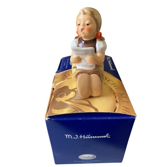 Hummel Goebel "Girl With Sheet Music" Sitting Singing Figurine #389 HL 99 - Picture 1 of 5